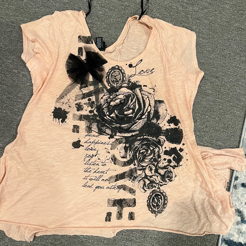 Torrid size 3 shirt